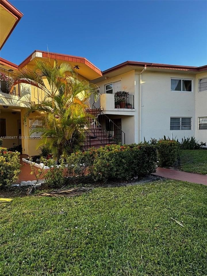 1601 Ne Miami Gardens Dr #103 - Photo 5 of 10