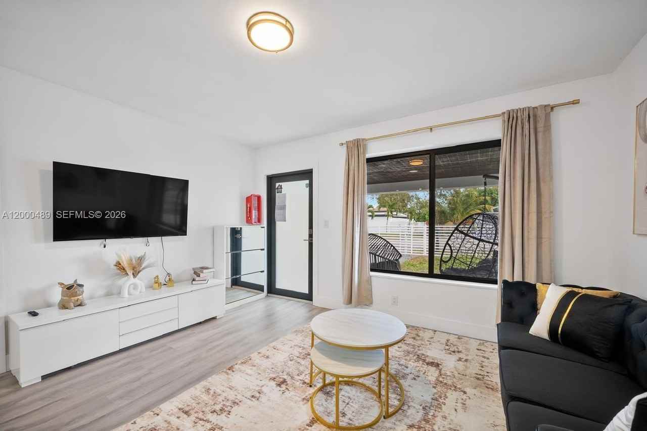 11730 Nw 3rd Ave - Photo 3 of 39