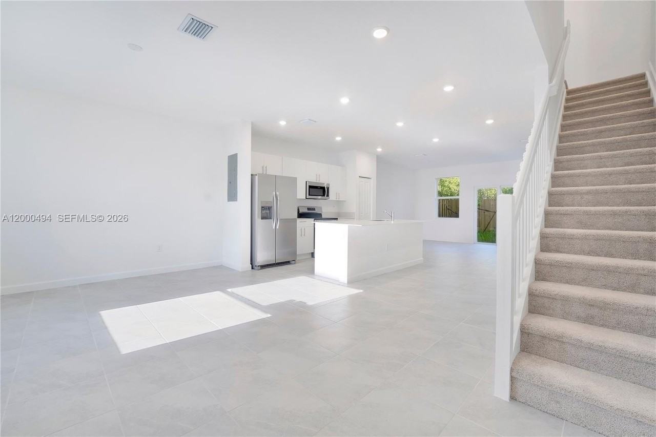 250 Se 10 Ct #0 - Photo 2 of 22