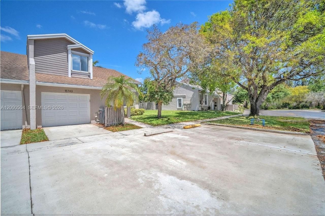 15743 Woodgate Pl #E - Photo 3 of 50
