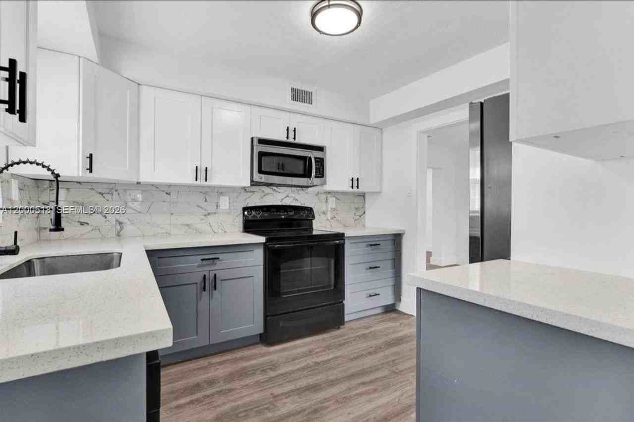 427 Nw 19th Ave #0 - Photo 4 of 14