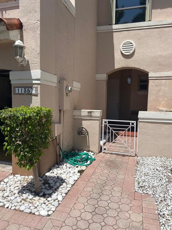 11357 Nw 42nd Ter #11357 - Photo 4 of 24
