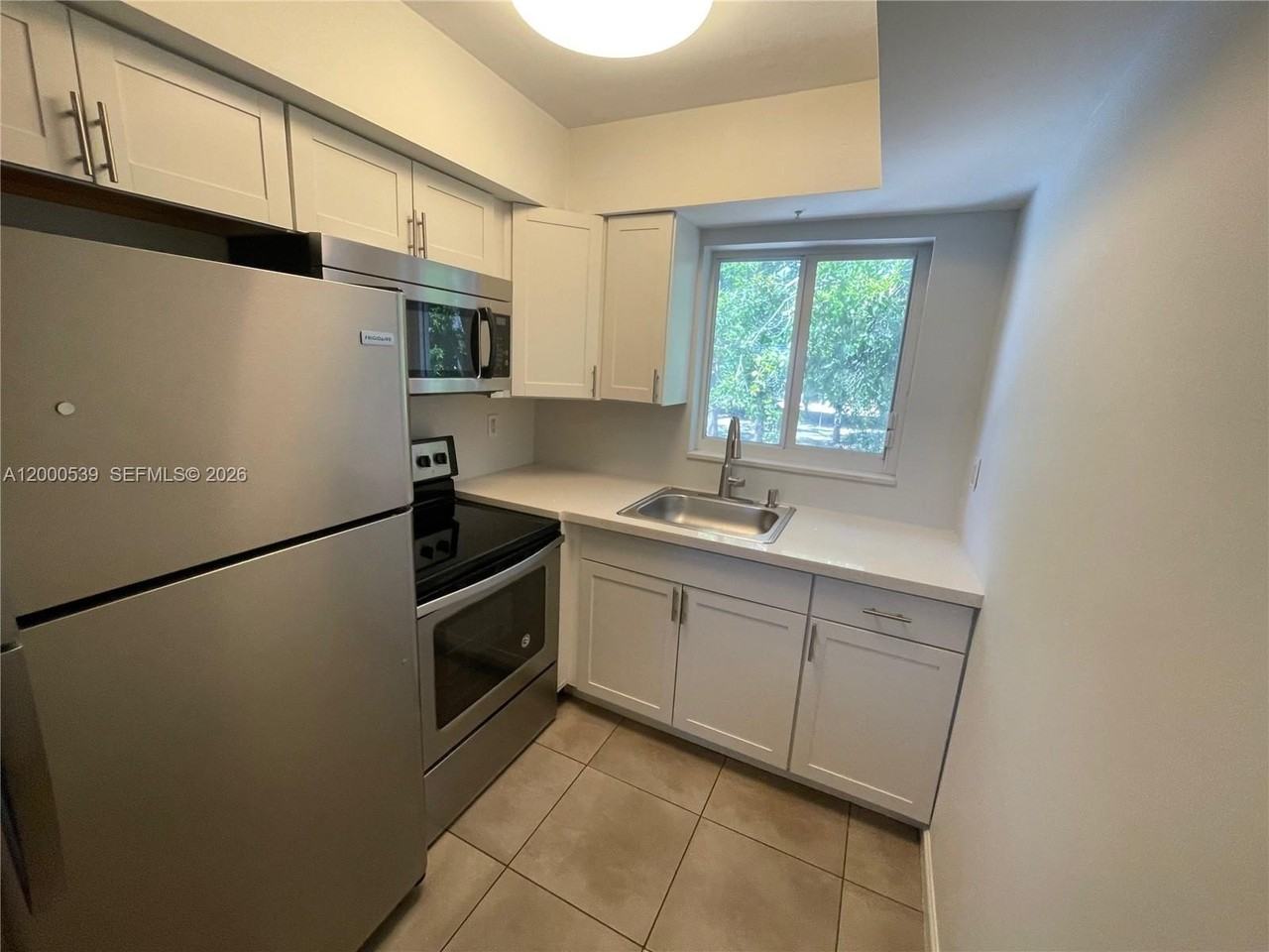 2616 Ne 14th Ave #6 - Photo 5 of 10