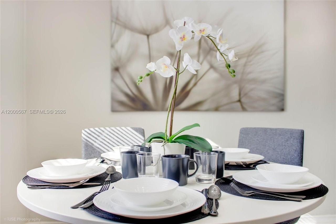 755 Nw 43rd St - Photo 3 of 24