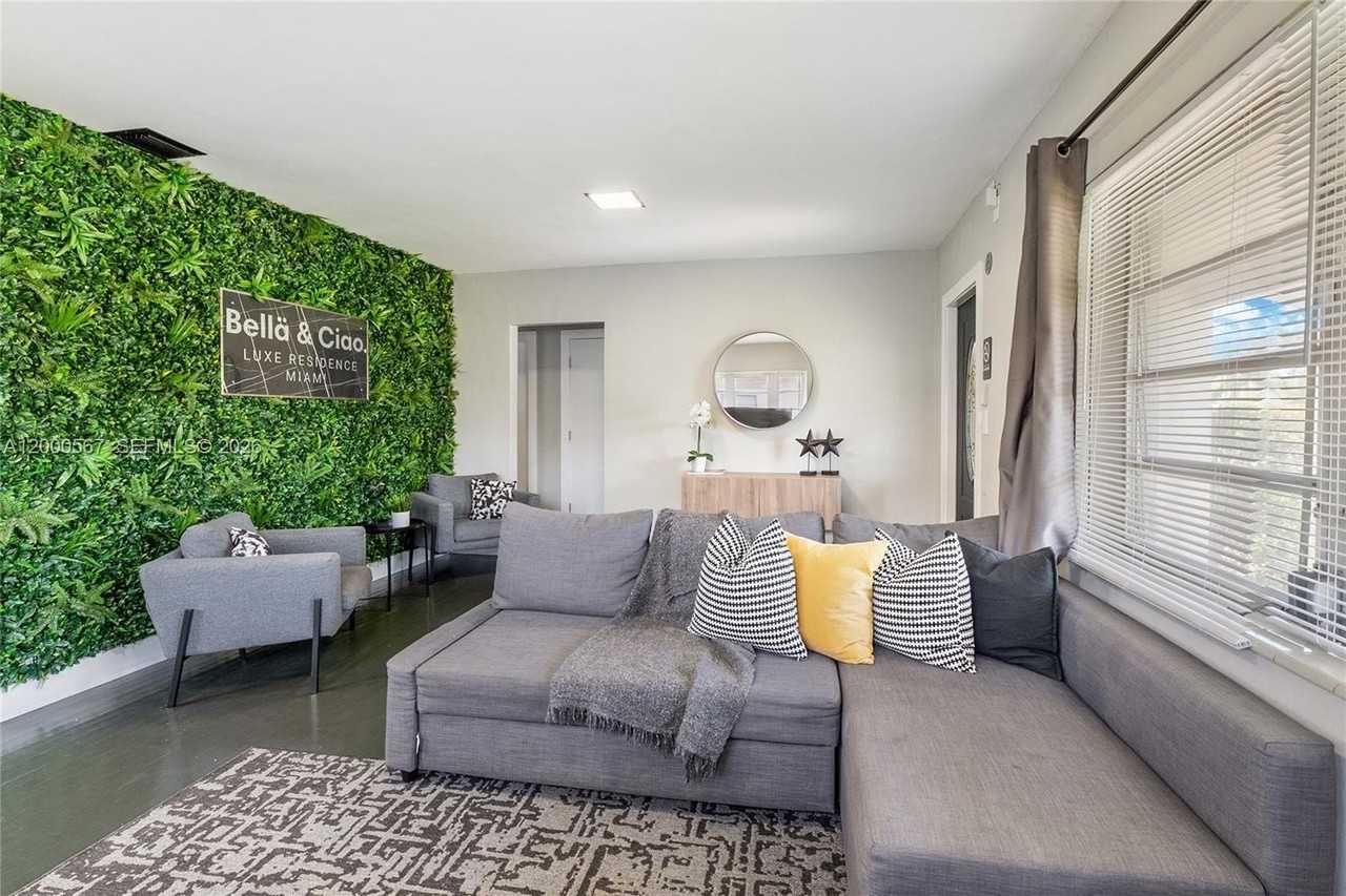 755 Nw 43rd St - Photo 7 of 24