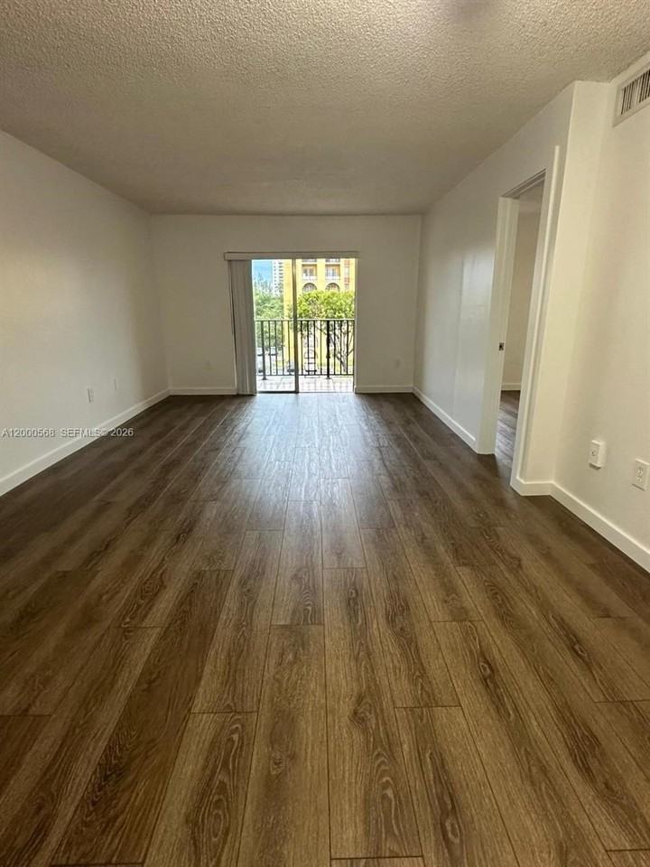 4717 Nw 7th St #402-10 - Photo 4 of 13