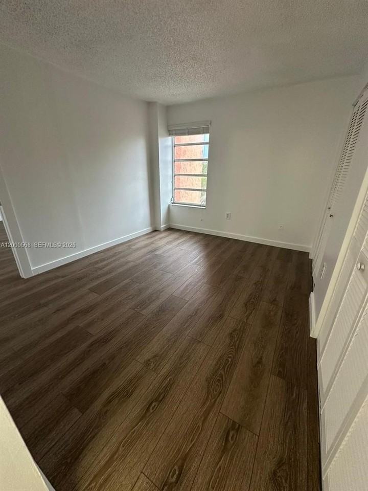 4717 Nw 7th St #402-10 - Photo 5 of 13