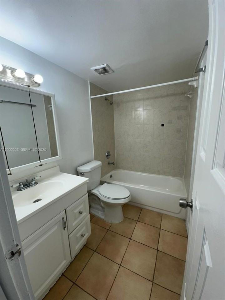 4717 Nw 7th St #402-10 - Photo 6 of 13