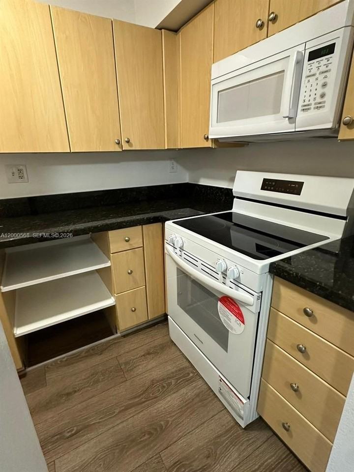 4717 Nw 7th St #402-10 - Photo 7 of 13