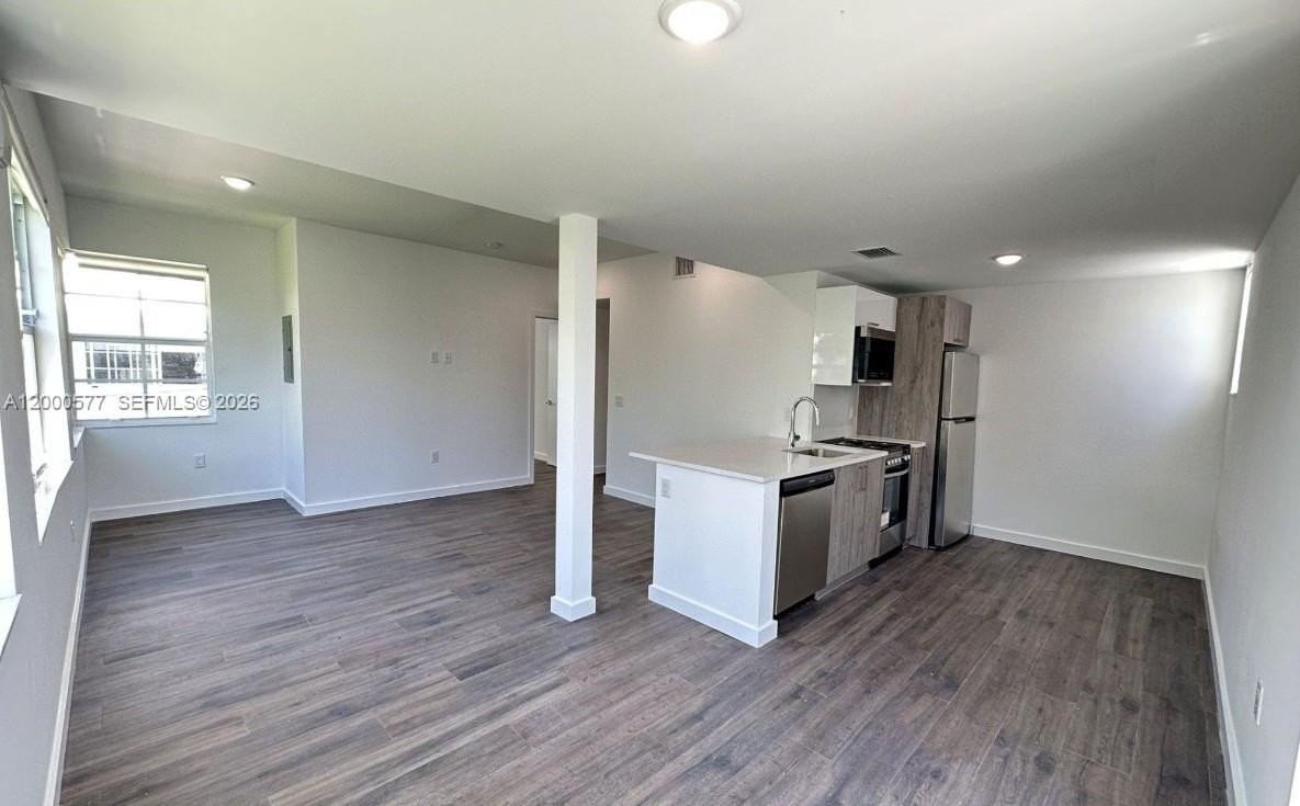 1570 Euclid Ave #06 - Photo 2 of 10