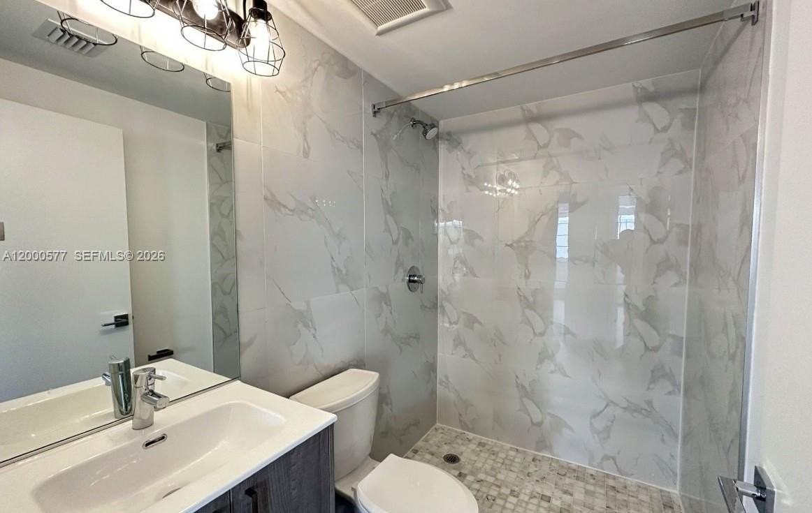 1570 Euclid Ave #06 - Photo 4 of 10