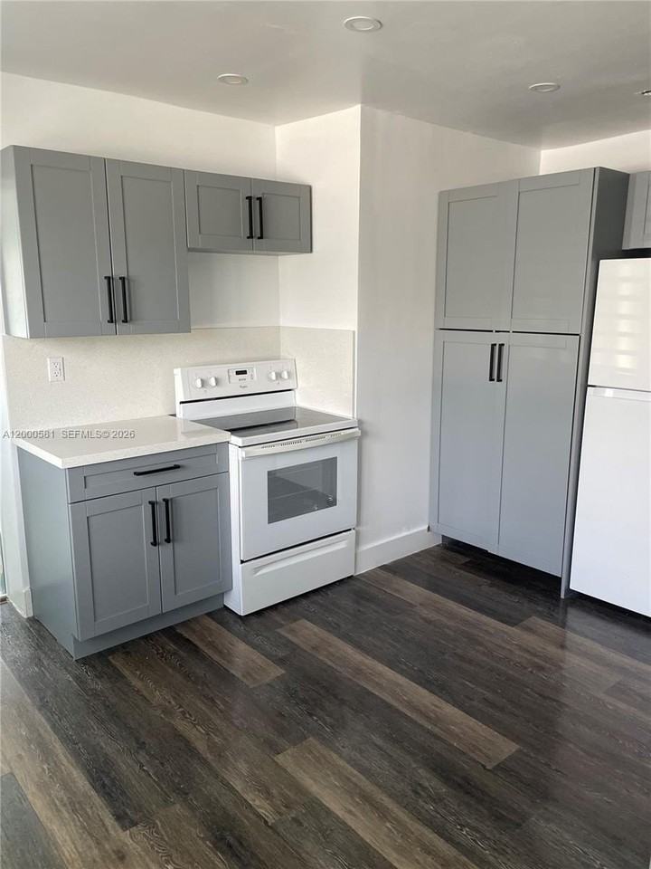 2350 Sw 26th Ln - Photo 2 of 12