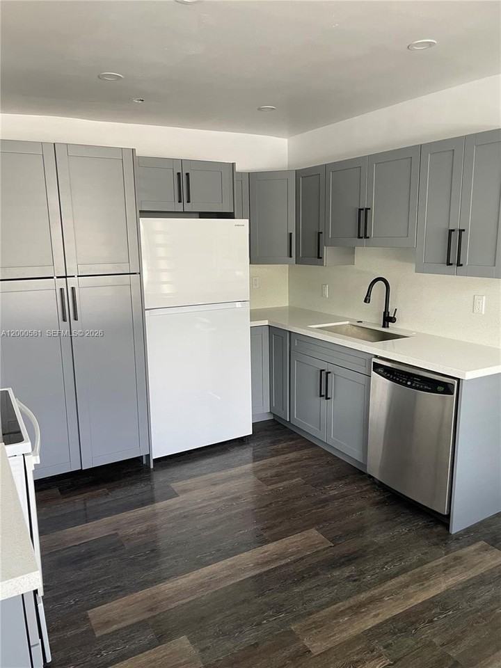 2350 Sw 26th Ln - Photo 3 of 12