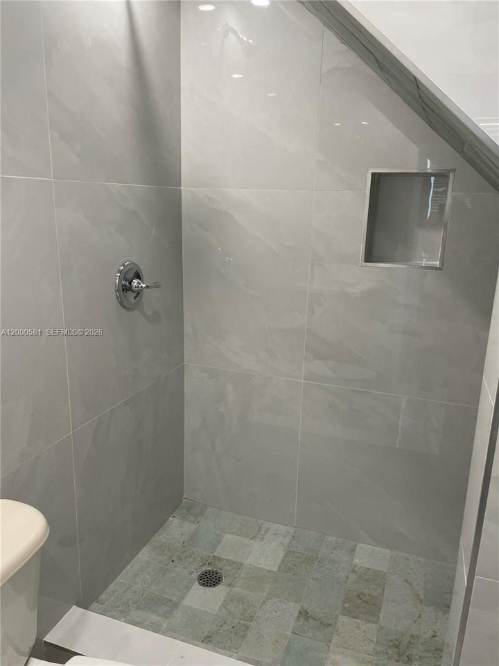 2350 Sw 26th Ln - Photo 5 of 12