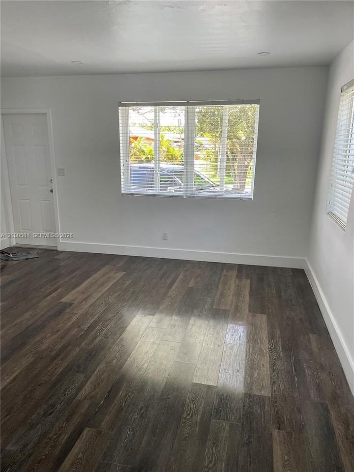 2350 Sw 26th Ln - Photo 7 of 12