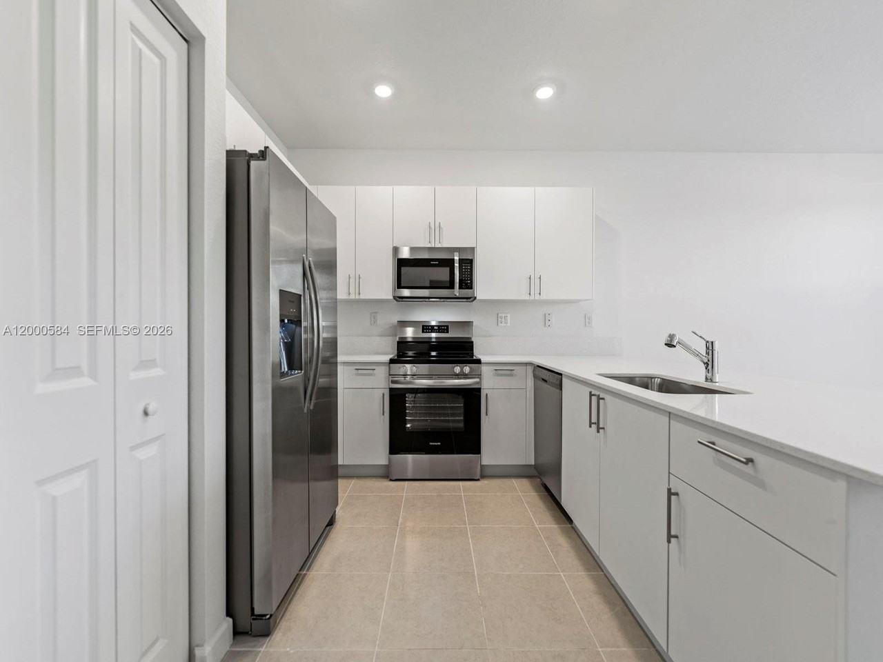 1537 Se 27th Rd - Photo 3 of 5