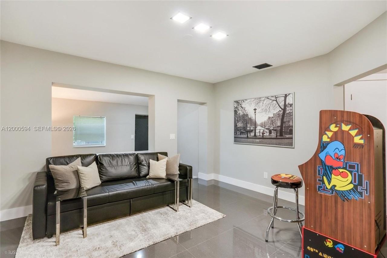 2990 Nw 50th St - Photo 3 of 27