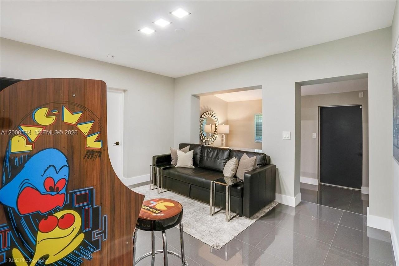 2990 Nw 50th St - Photo 5 of 27