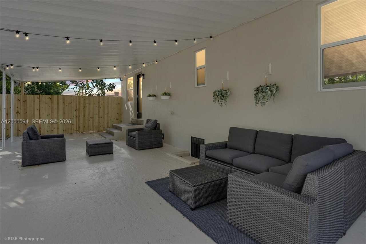 2990 Nw 50th St - Photo 6 of 27