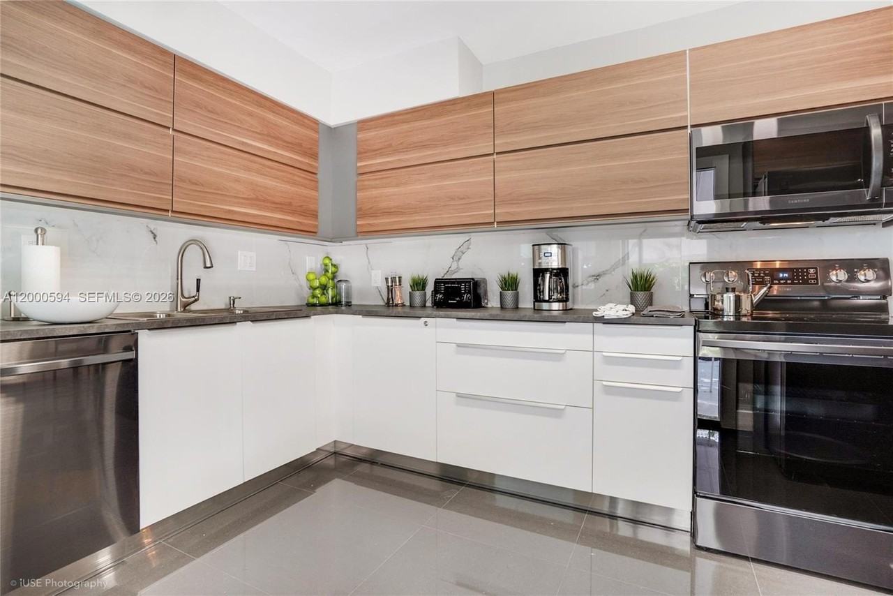 2990 Nw 50th St - Photo 7 of 27