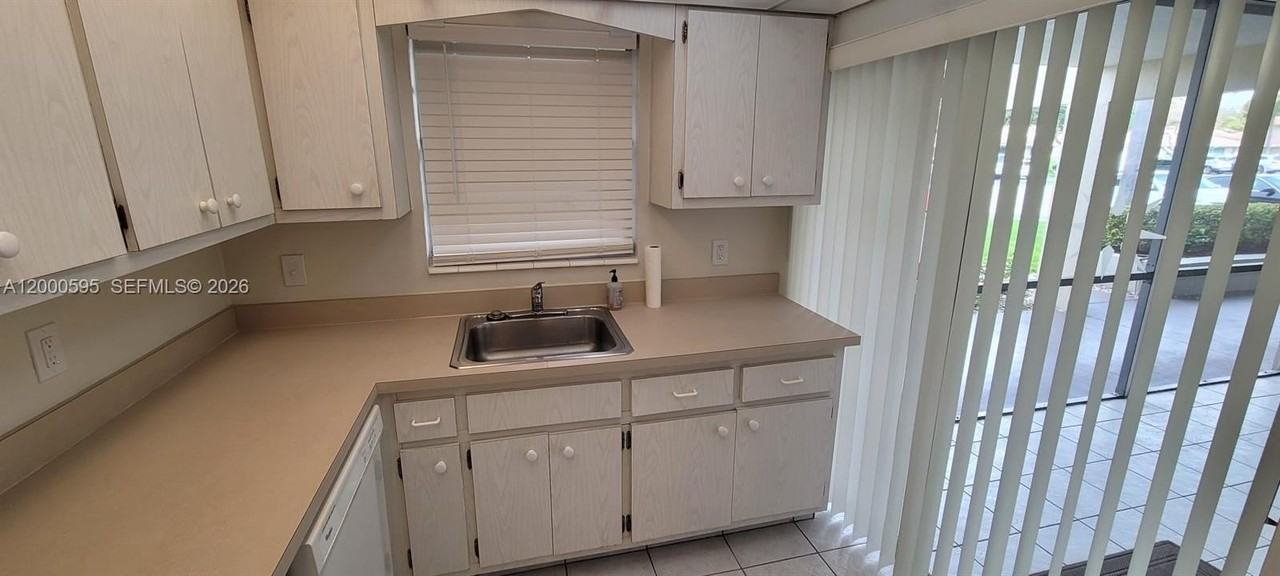 1340 Ne 28th Ave #129 - Photo 7 of 22