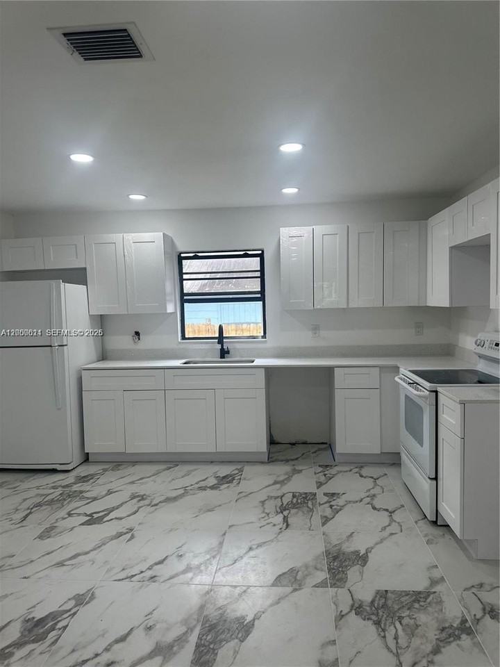 6560 Sw 49th St #1 - Photo 2 of 18