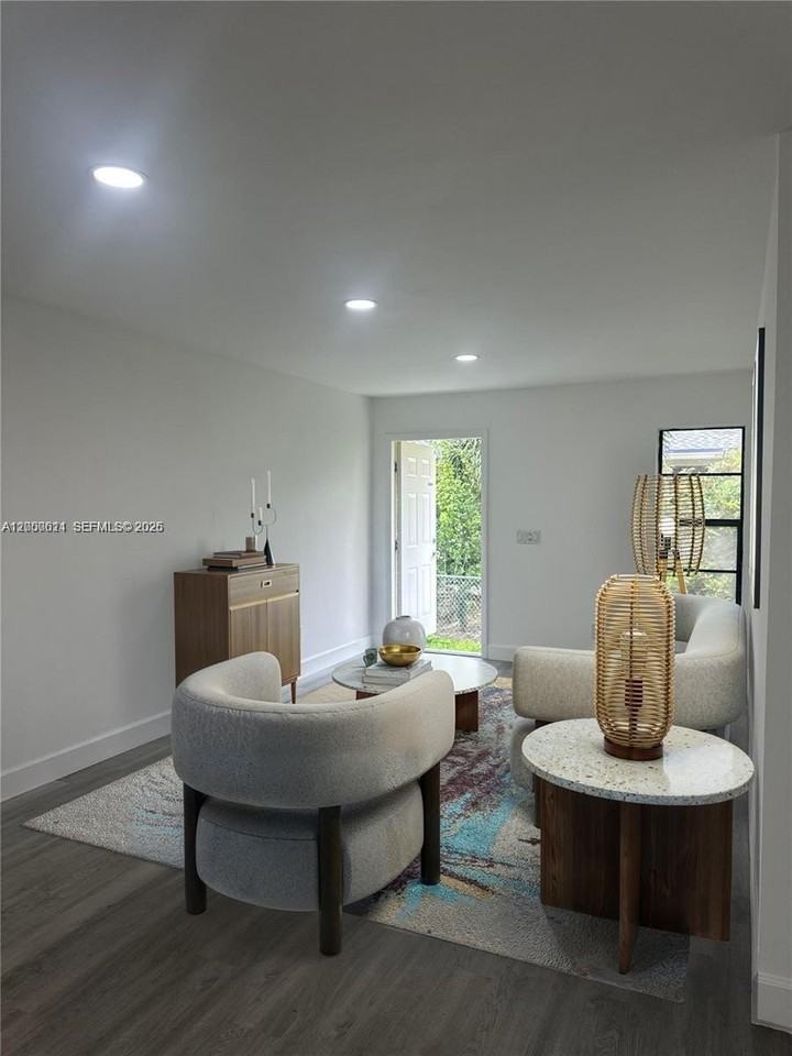 6560 Sw 49th St #1 - Photo 3 of 18