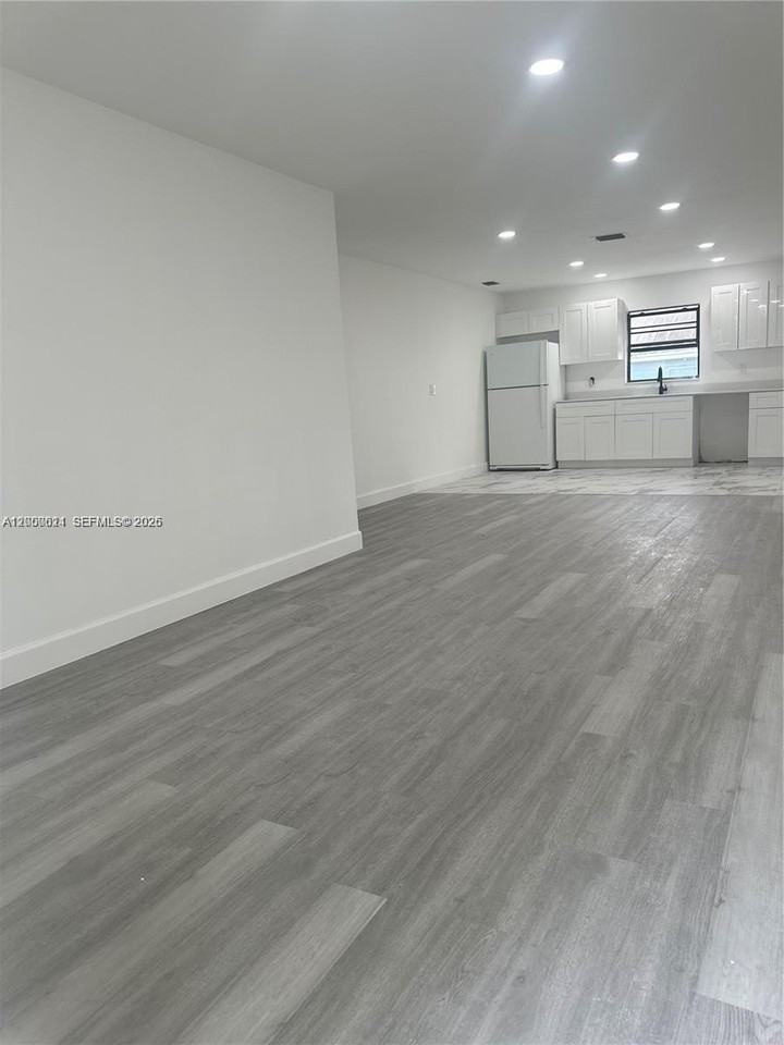 6560 Sw 49th St #1 - Photo 4 of 18