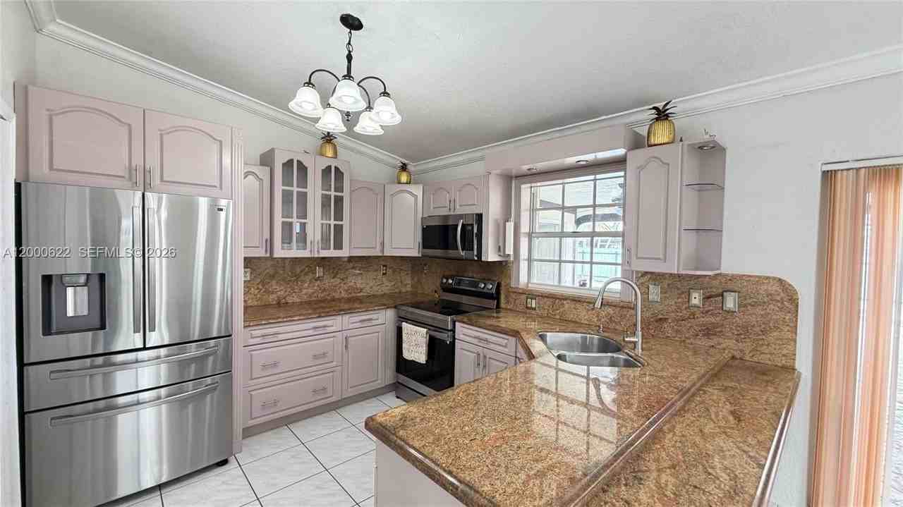 14861 Sw 173rd St - Photo 7 of 24