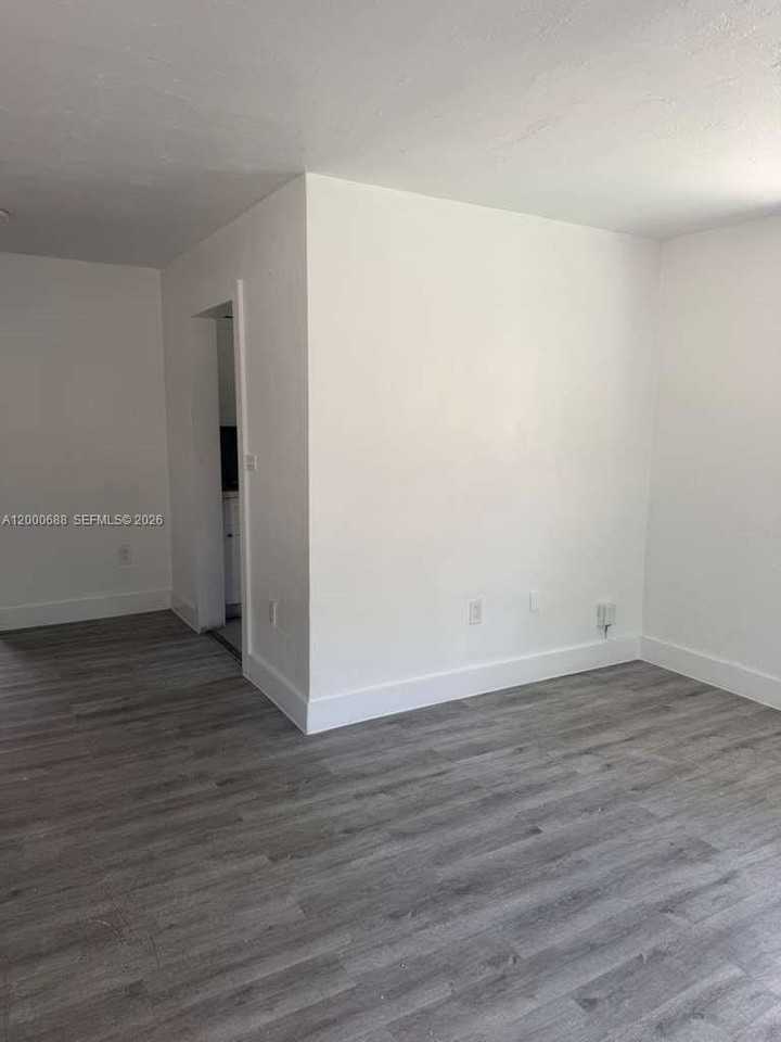 2550 Ne 182nd St #2550 - Photo 3 of 5