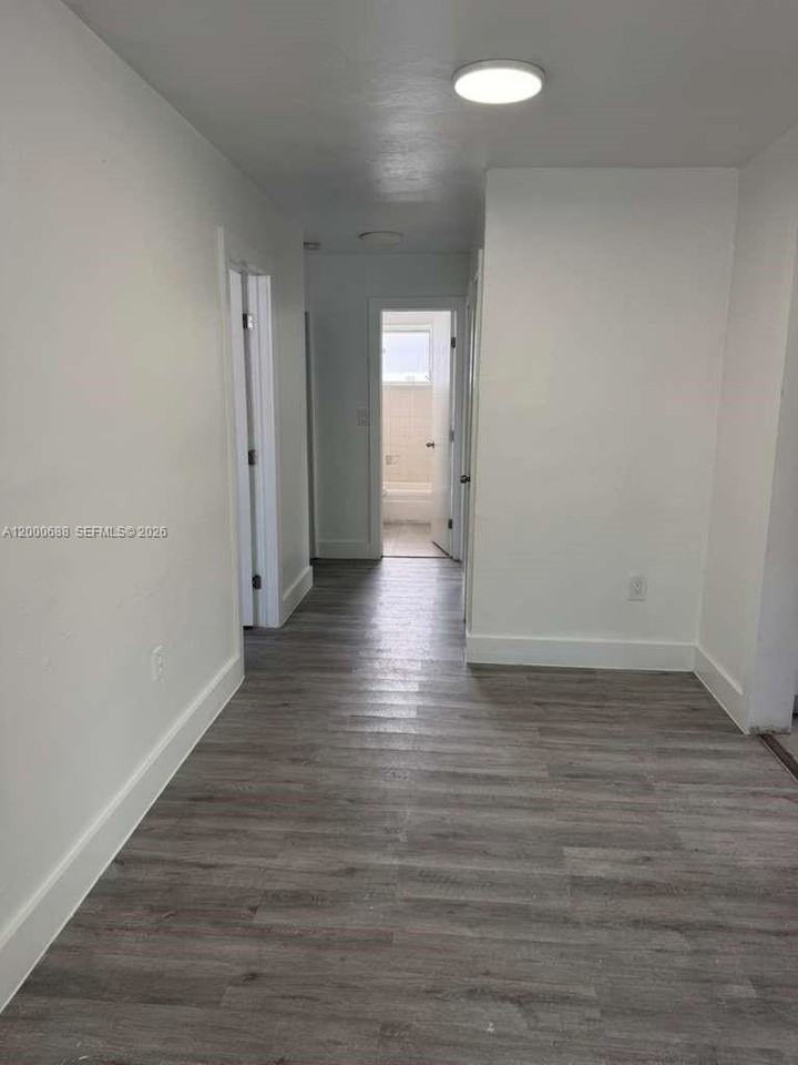 2550 Ne 182nd St #2550 - Photo 4 of 5