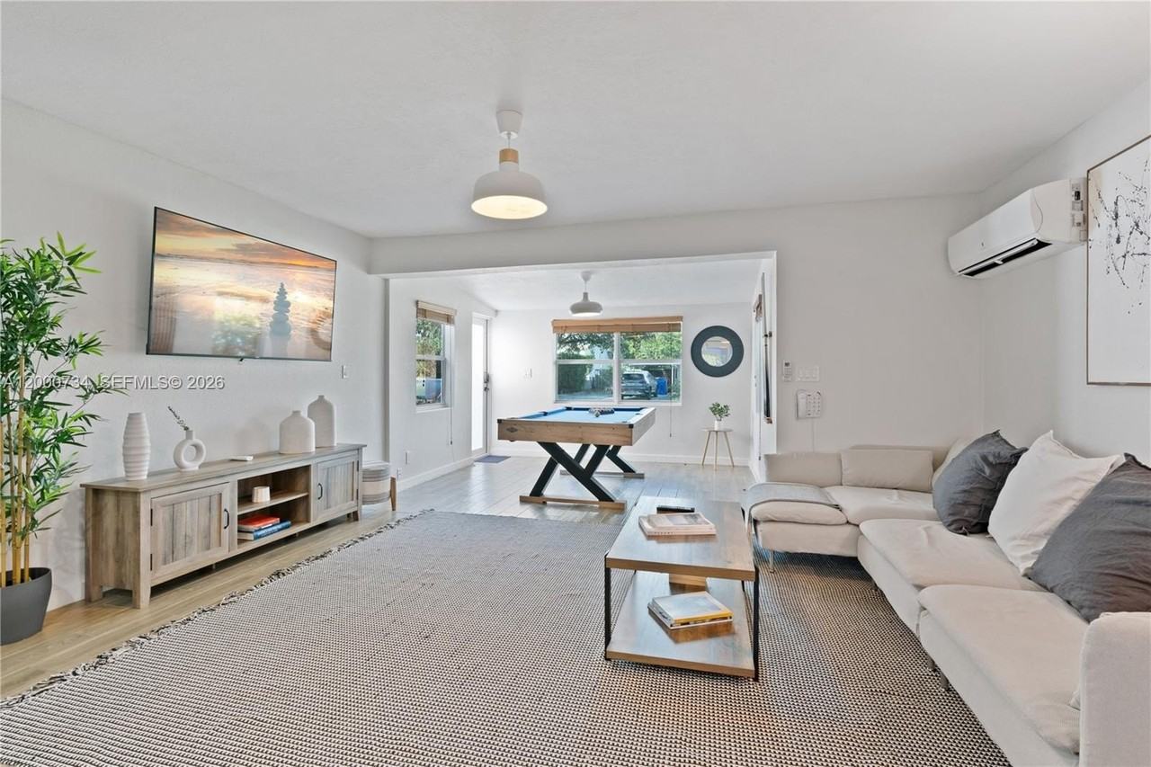 300 Sw 23rd St #2 - Photo 5 of 16
