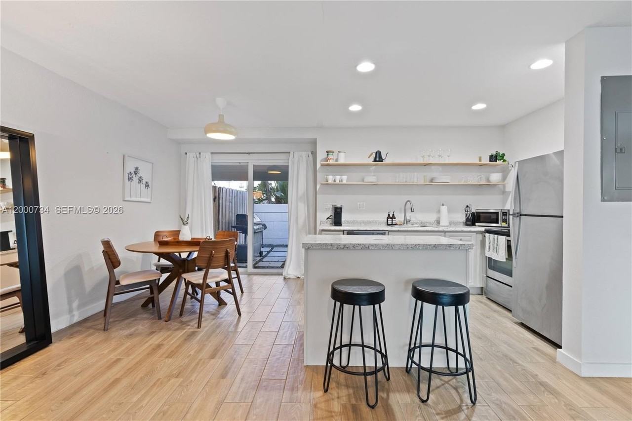 300 Sw 23rd St #2 - Photo 7 of 16