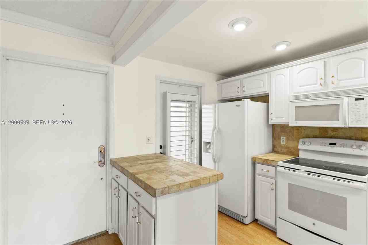 455 Paradise Isle Blvd #402 - Photo 5 of 50