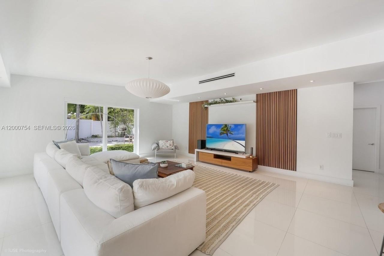 1641 Tigertail Ave #NA - Photo 3 of 17