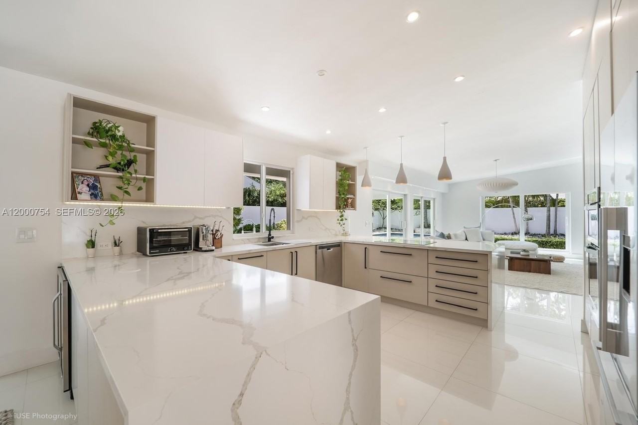 1641 Tigertail Ave #NA - Photo 7 of 17