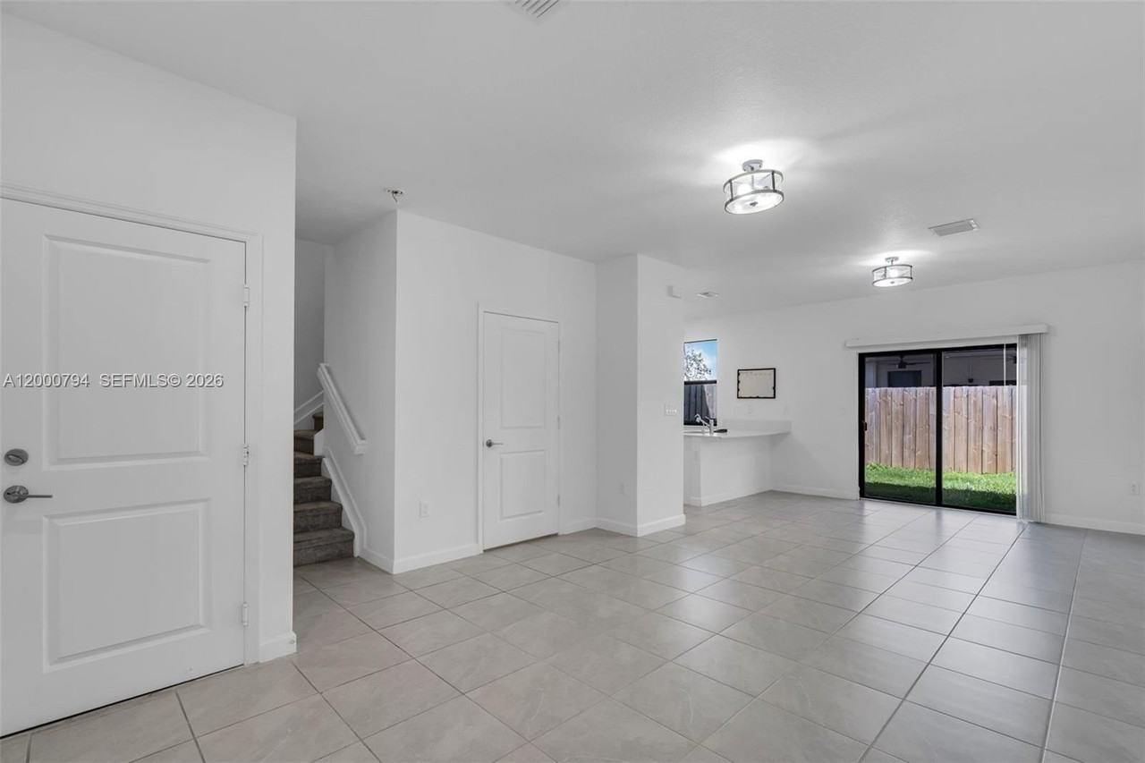 23077 Sw 129th Pl - Photo 7 of 43