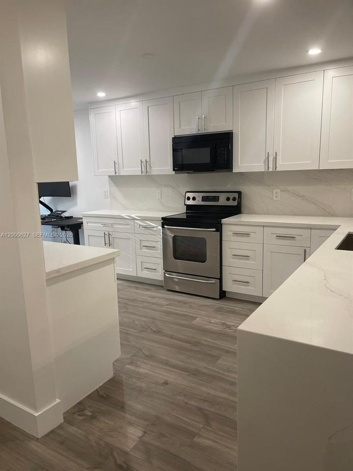 4136 Pine Ridge Ln - Photo 4 of 22