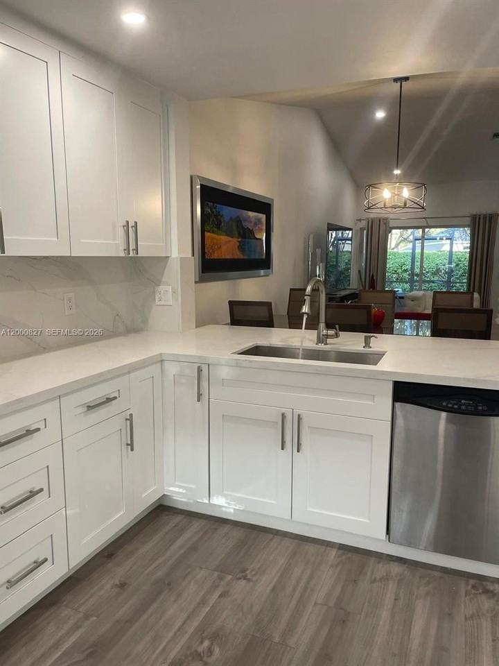 4136 Pine Ridge Ln - Photo 6 of 22