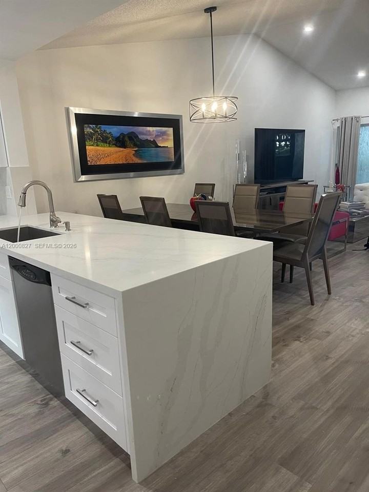 4136 Pine Ridge Ln - Photo 7 of 22