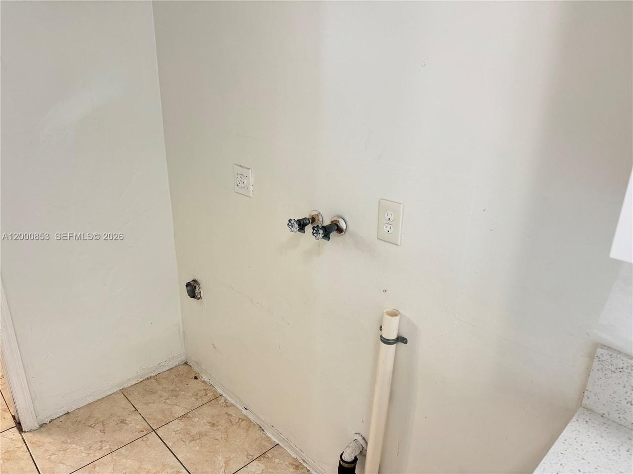 6301 Sw 27th St #1 - Photo 7 of 16
