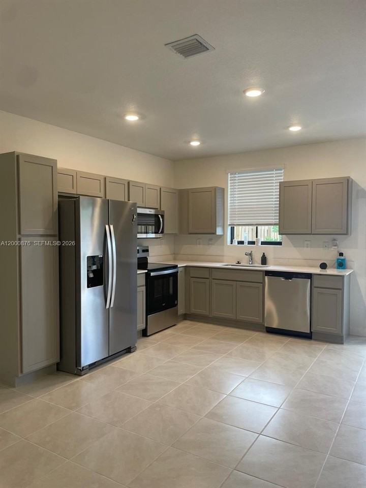 1386 Ne 3rd Ave - Photo 2 of 10