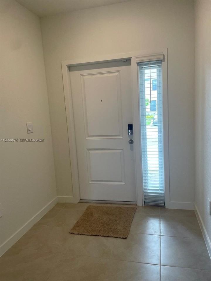 1386 Ne 3rd Ave - Photo 4 of 10