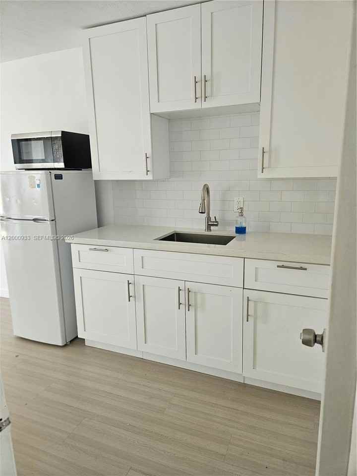 514 Sw 2nd Ave #B - Photo 3 of 5