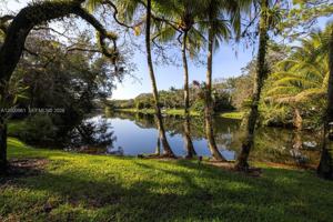 featured image of 10100 Lakeside Dr