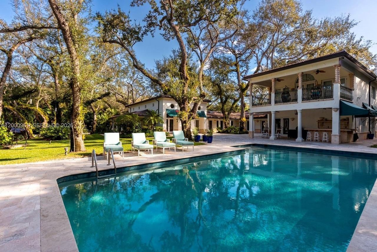 10100 Lakeside Dr - Photo 3 of 50