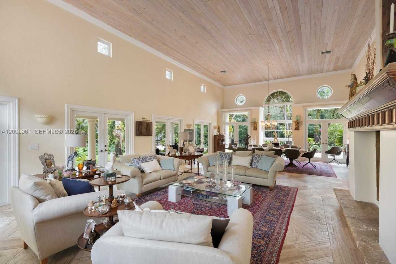 10100 Lakeside Dr - Photo 5 of 50