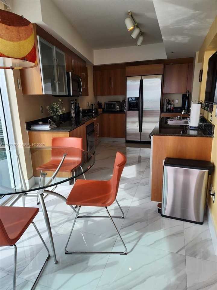 325 Biscayne Blvd #25 - Photo 7 of 50