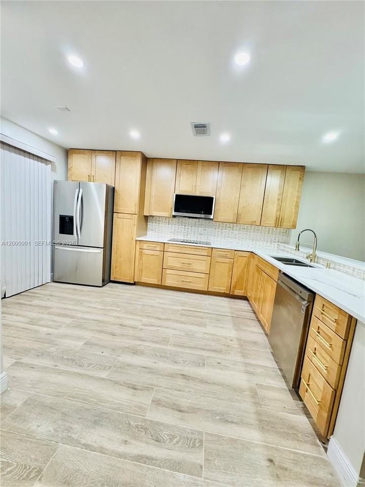 4952 N Hemingway Cir #4952 - Photo 2 of 10