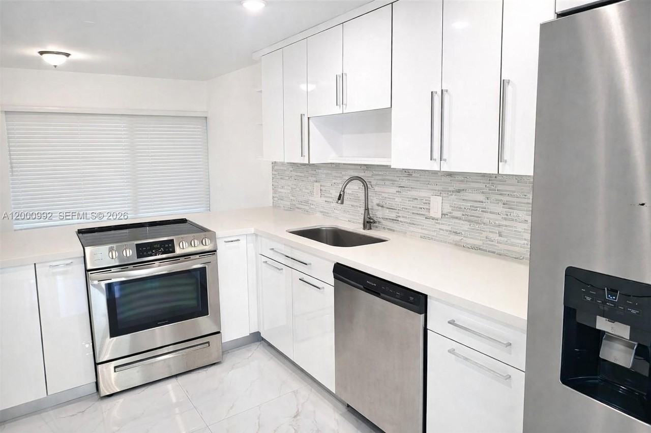 9723 N New River Canal Rd #416 - Photo 3 of 50